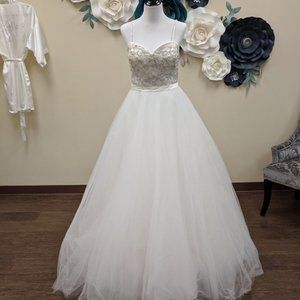 Wedding Dress A-Line Beaded Top Tulle Bridal Sample Size 14